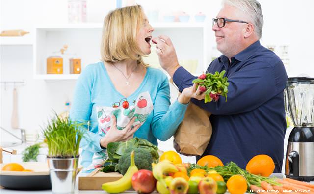 Gesunde und vitalstoffreiche Ernährung beugt einer Parodontitis vor.